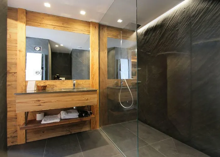 Cote Brune Hotell